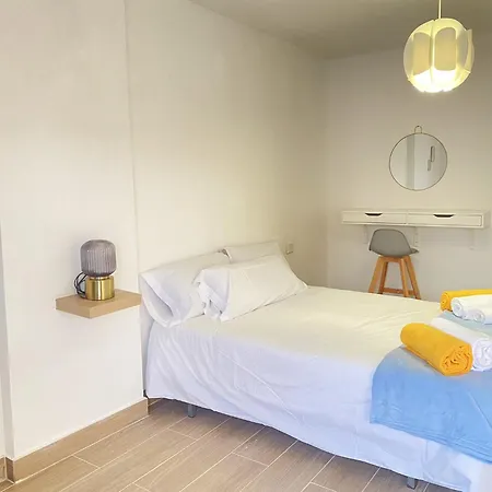 Apto Con Piscina En La Zona De Castillo