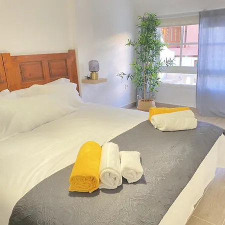 Apto Con Piscina En La Zona De Castillo