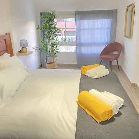 Apto Con Piscina En La Zona De Castillo Apartmán