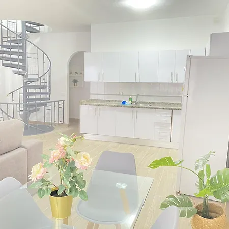 Apto Con Piscina En La Zona De Castillo Apartmán