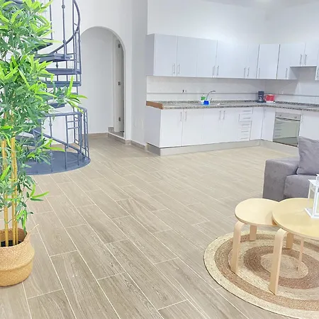 Apto Con Piscina En La Zona De Castillo Apartmán